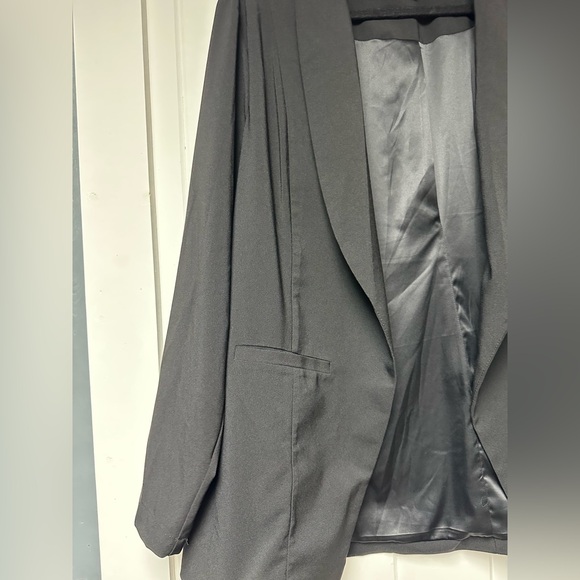 Blazer - Picture 4 of 7